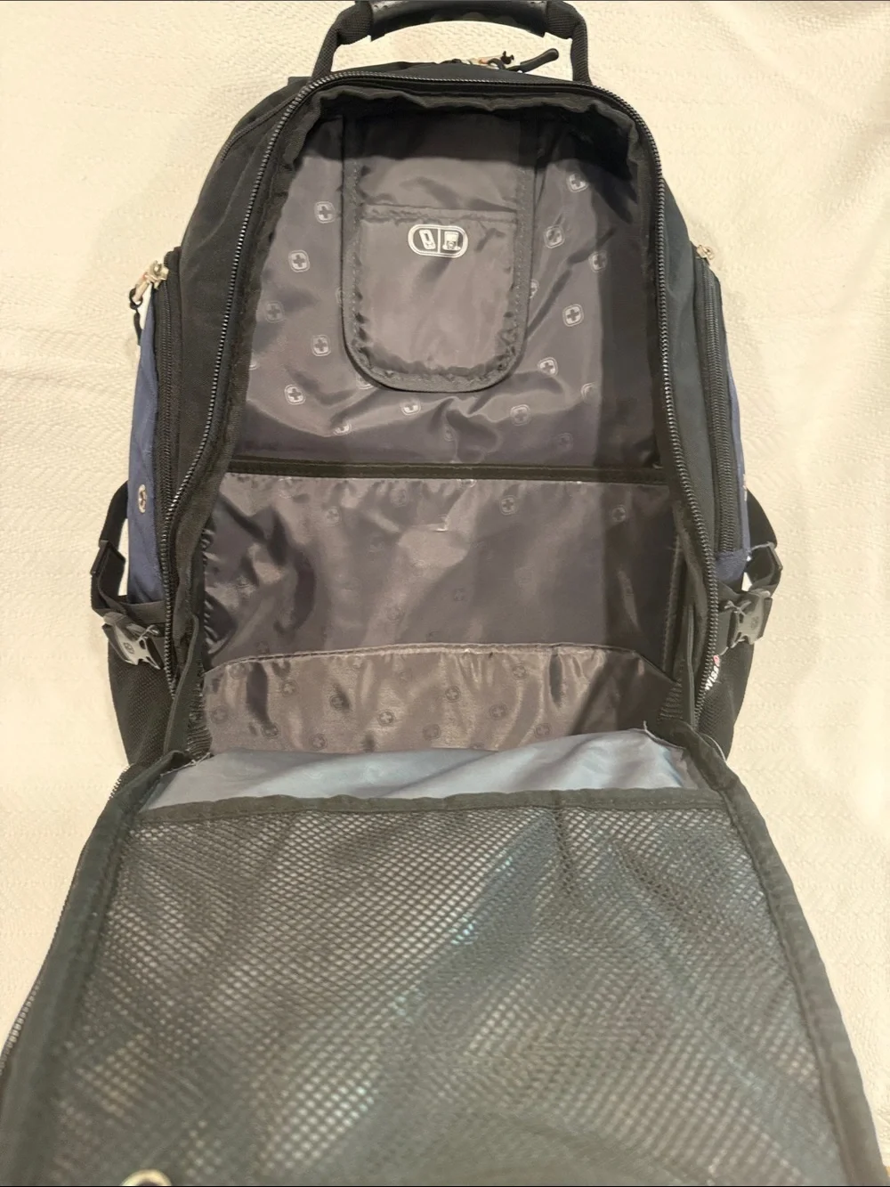 SwissGear Black and Navy Laptop Backpack with Multiple Pockets